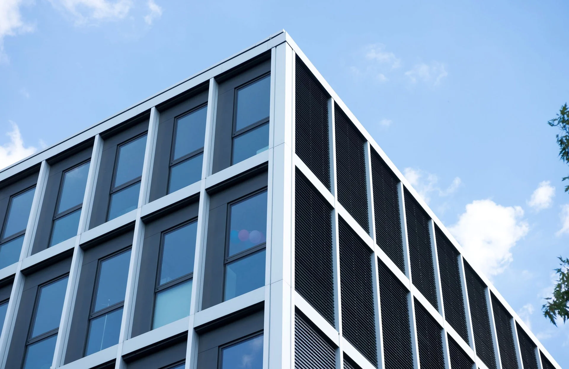 Filigrane Aluminiumfenster von heroal oder HUECK